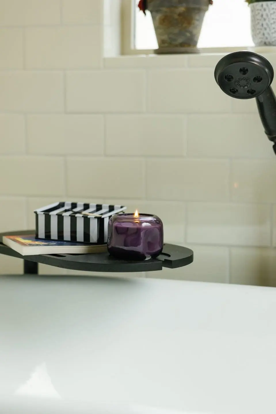 Violet & Vanilla - Basalt 5 oz Candle - Image 2
