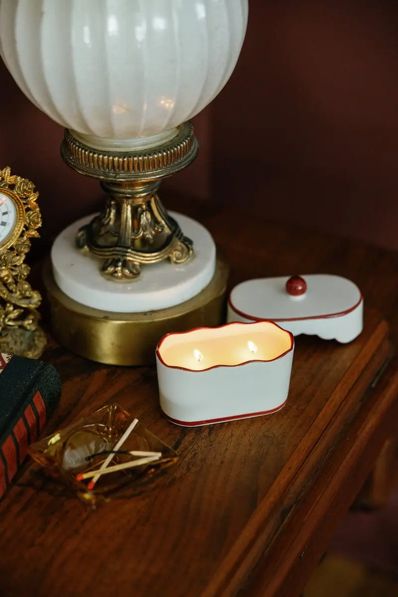 French Linen & Orris - Chérie 5.5 oz Ceramic Candle - Image 2