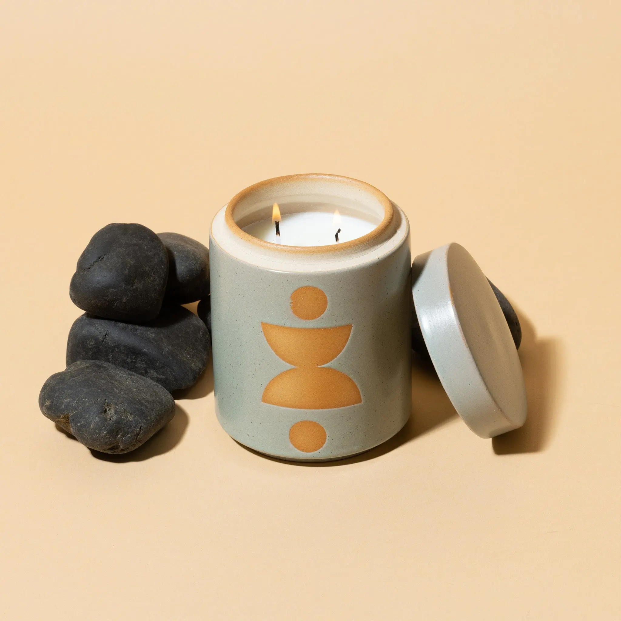 Ocean Rose + Bay - Form 12 oz Candle - Image 3