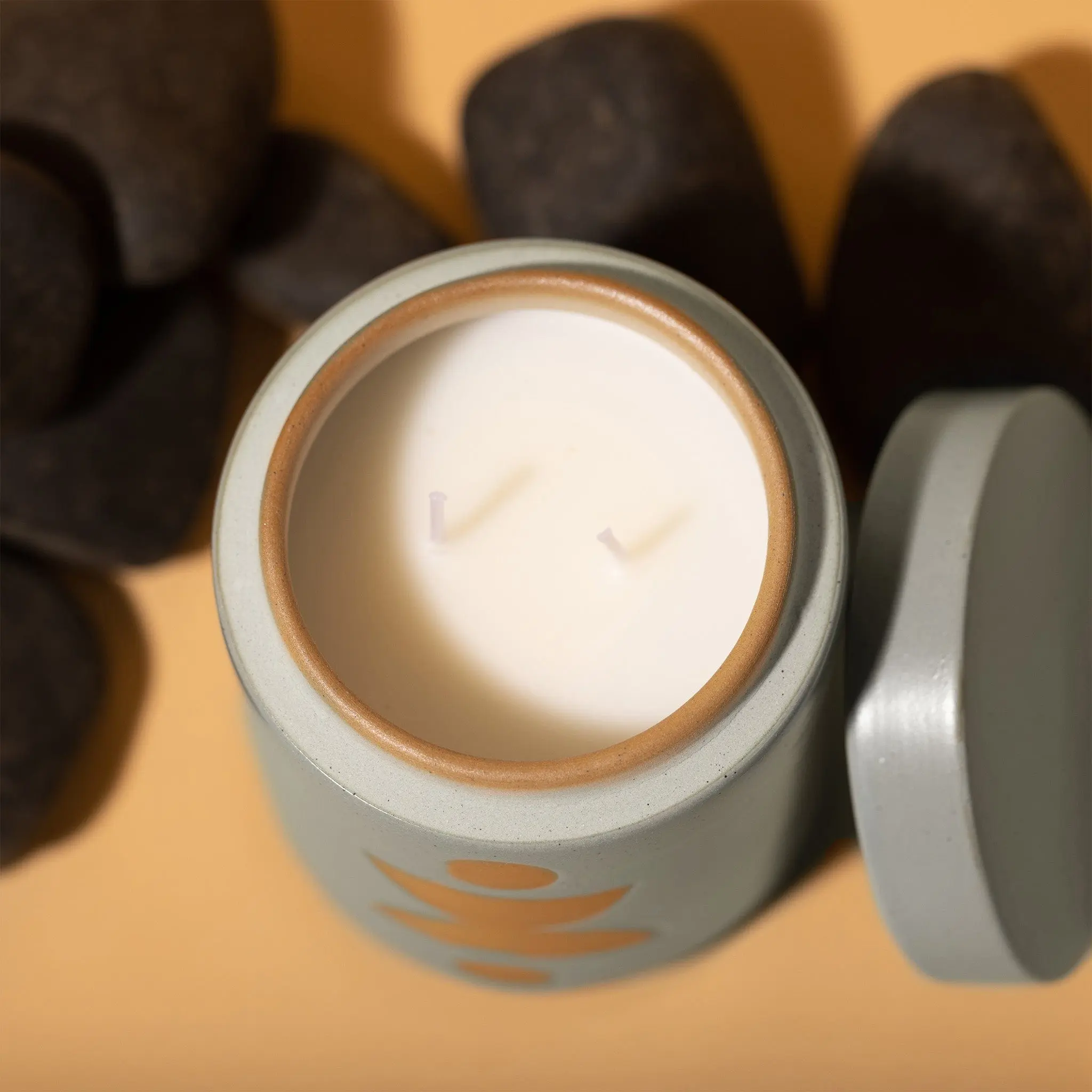 Ocean Rose + Bay - Form 12 oz Candle - Image 4