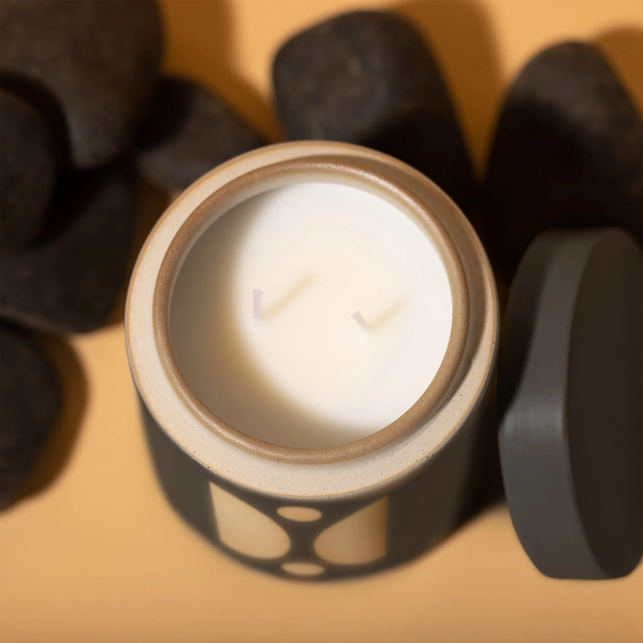 Palo Santo Suede - Form 12 oz Candle - Image 4